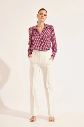 A model wears STR10201 - Trousers - Ecru, wholesale Pants of Setre to display at Lonca