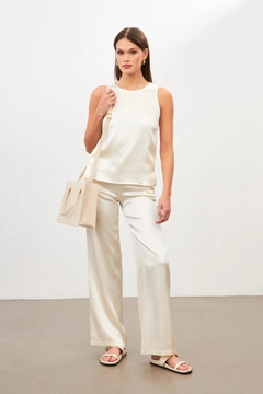 Ein Bekleidungsmodell aus dem Großhandel trägt str11284-blouse-cream, türkischer Großhandel Bluse von Setre
