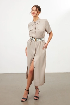 Ein Bekleidungsmodell aus dem Großhandel trägt str11340-dress-dark-beige, türkischer Großhandel Kleid von Setre