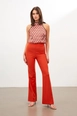 Una modelo de ropa al por mayor lleva str11307-trousers-coral-color,  turco al por mayor de 