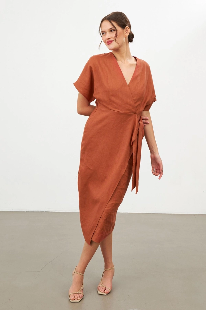 Ein Bekleidungsmodell aus dem Großhandel trägt str11321-dress-apricot, türkischer Großhandel Kleid von Setre