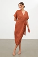 Ένα μοντέλο χονδρικής πώλησης ρούχων φοράει str11321-dress-apricot, τούρκικο  χονδρικής πώλησης από 