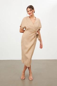 Ένα μοντέλο χονδρικής πώλησης ρούχων φοράει str11339-dress-beige, τούρκικο Φόρεμα χονδρικής πώλησης από Setre