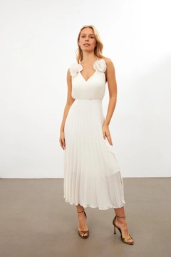 Ένα μοντέλο χονδρικής πώλησης ρούχων φοράει str11404-dress-beige, τούρκικο Φόρεμα χονδρικής πώλησης από Setre