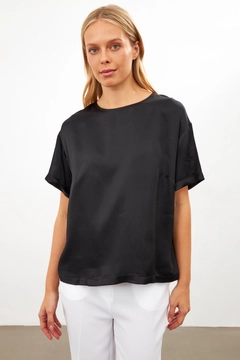 A wholesale clothing model wears str11422-blouse-black, Turkish wholesale Blouse of Setre