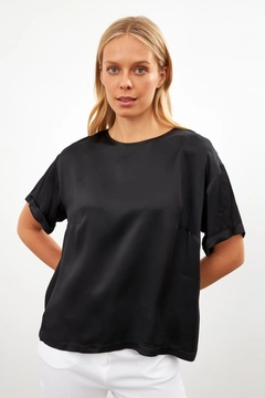 Ένα μοντέλο χονδρικής πώλησης ρούχων φοράει str11422-blouse-black, τούρκικο Μπλούζα χονδρικής πώλησης από Setre