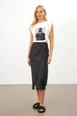 Una modelo de ropa al por mayor lleva str11430-skirt-black,  turco al por mayor de 