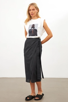 Een kledingmodel uit de groothandel draagt str11430-skirt-black, Turkse groothandel Rok van Setre