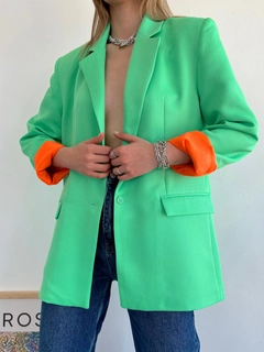 Ένα μοντέλο χονδρικής πώλησης ρούχων φοράει SBE10094 - Jacket - Green, τούρκικο Μπουφάν χονδρικής πώλησης από Sobe