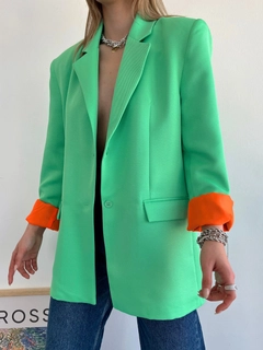Ein Bekleidungsmodell aus dem Großhandel trägt SBE10094 - Jacket - Green, türkischer Großhandel Jacke von Sobe