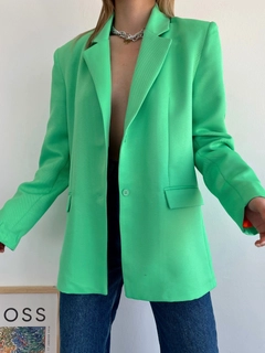 Ένα μοντέλο χονδρικής πώλησης ρούχων φοράει SBE10094 - Jacket - Green, τούρκικο Μπουφάν χονδρικής πώλησης από Sobe