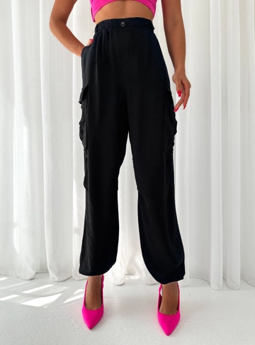 A wholesale clothing model wears  Pants - Black
, Turkish wholesale Pants of Sobe