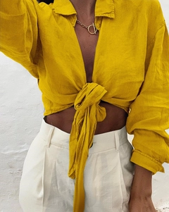 A wholesale clothing model wears SBE10258 - Shirt - Mustard, Turkish wholesale Crop Top of Sobe