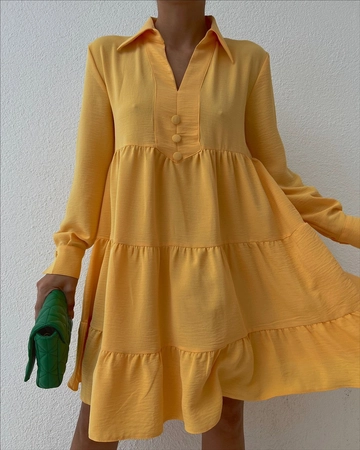 Ένα μοντέλο χονδρικής πώλησης ρούχων φοράει  Φόρεμα - Κίτρινο
, τούρκικο Φόρεμα χονδρικής πώλησης από Sobe