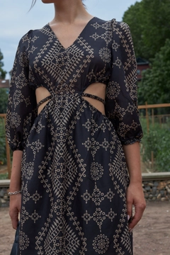Ένα μοντέλο χονδρικής πώλησης ρούχων φοράει SBE10486 - Dress - Black, τούρκικο Φόρεμα χονδρικής πώλησης από Sobe