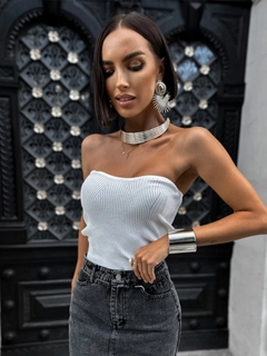 A wholesale clothing model wears sbe10676-crop-top-white, Turkish wholesale Crop Top of Sobe