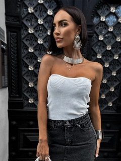 A wholesale clothing model wears sbe10676-crop-top-white, Turkish wholesale Crop Top of Sobe