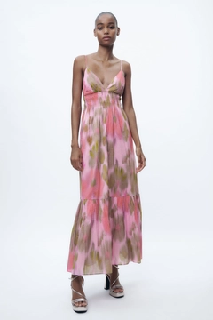 Ένα μοντέλο χονδρικής πώλησης ρούχων φοράει sbe10745-dress-pink-&-mink, τούρκικο Φόρεμα χονδρικής πώλησης από Sobe
