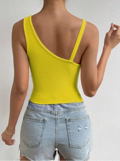 A wholesale clothing model wears sbe10756-crop-top-yellow, Turkish wholesale Crop Top of Sobe