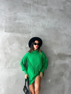 A wholesale clothing model wears sbe10895-sweater-benetton-green, Turkish wholesale Sweater of Sobe