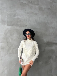 A wholesale clothing model wears sbe10922-sweater-ecru, Turkish wholesale Sweater of Sobe