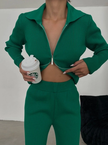 Un model de îmbrăcăminte angro poartă  Costum - Benetton Green
, turcesc angro A stabilit de Sobe