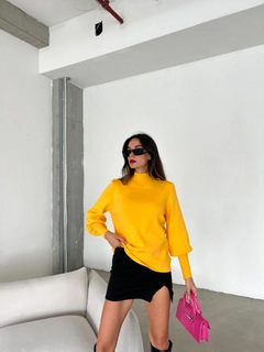 A wholesale clothing model wears sbe11062-sweater-yellow, Turkish wholesale Sweater of Sobe