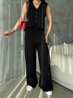 A wholesale clothing model wears sbe11167-suit-black, Turkish wholesale Suit of Sobe