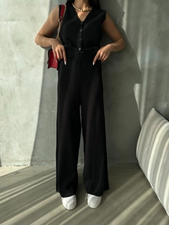 A wholesale clothing model wears sbe11167-suit-black, Turkish wholesale Suit of Sobe