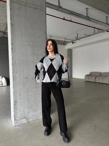 A wholesale clothing model wears  Plaid Pattern Knitwear Double Suit - Black & Gray
, Turkish wholesale Suit of Sobe