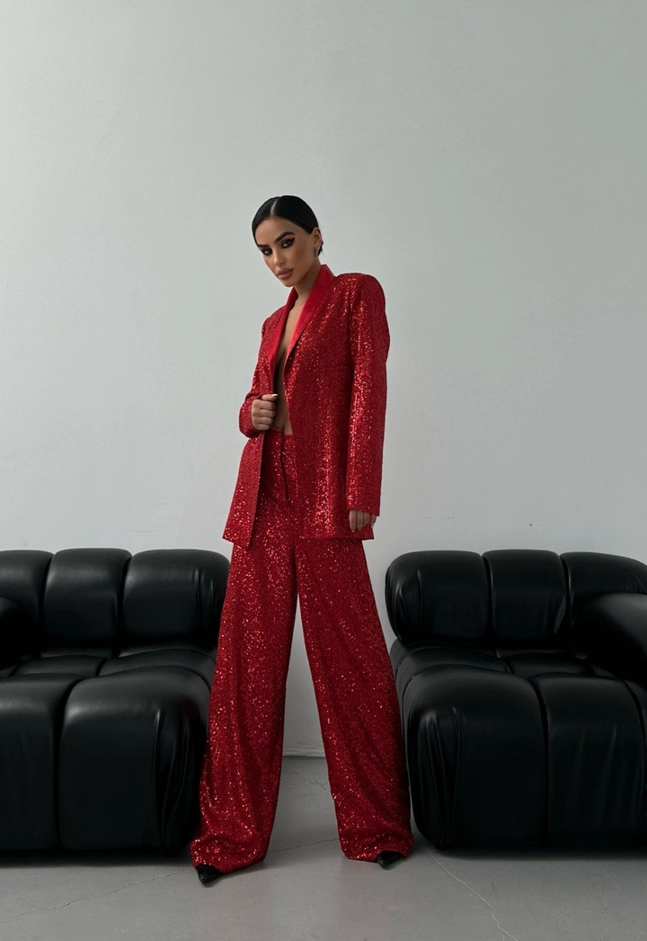 A wholesale clothing model wears sbe11274-team-red, Turkish wholesale Suit of Sobe