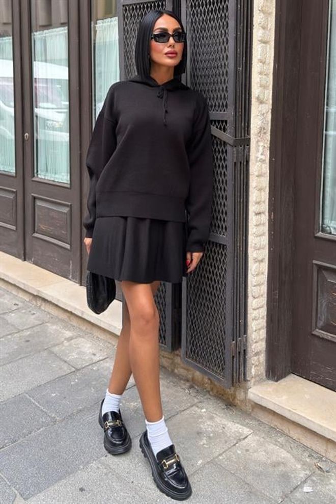 Sobe Istanbul Schwarzes Plissee Minirock Set Mit Kapuzenpullover Großhandelskleidung Lässig