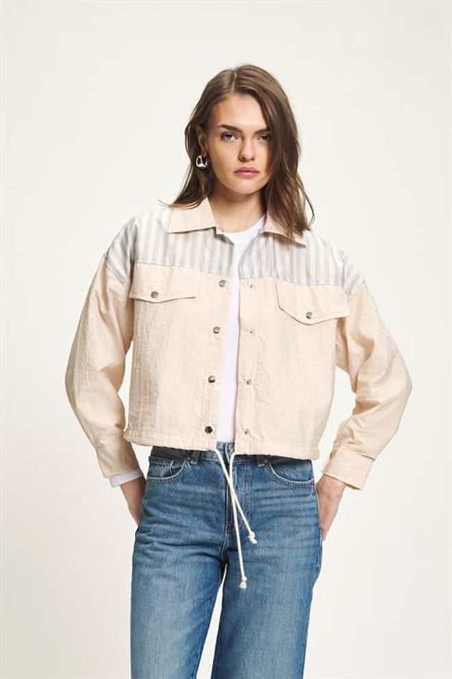 Sobe Istanbul Giacca Shacket Beige Oversize Crop Con Chiusura A Scatto Abbigliamento all'ingrosso Casuale