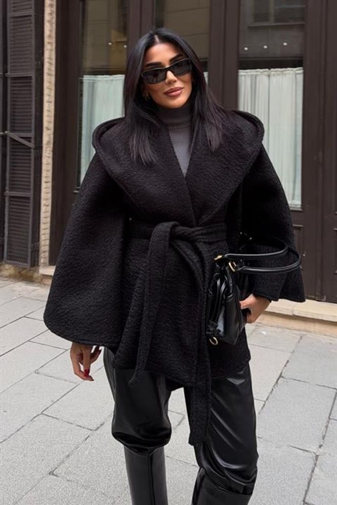 Sobe Istanbul Schwarzes Elegantes Poncho Mit Kapuzenkragen Und Umhangärmeln Großhandelskleidung Lässig