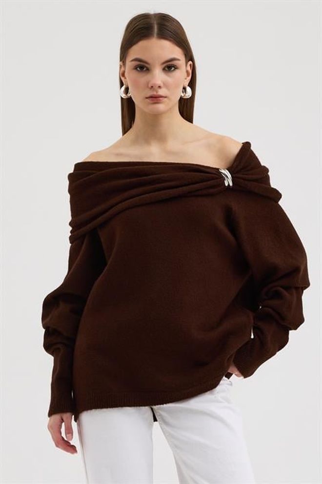 Sobe Istanbul Brauner Pullover Mit Schulterfreiem Ausschnitt Und Langem Ärmel Großhandelskleidung 1