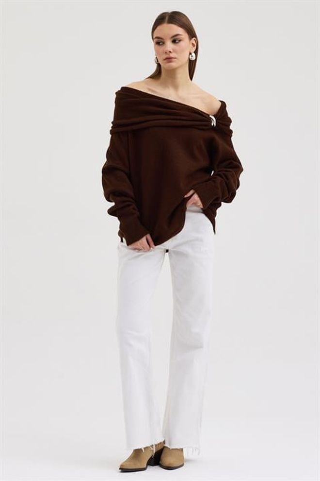 Sobe Istanbul Brauner Pullover Mit Schulterfreiem Ausschnitt Und Langem Ärmel Großhandelskleidung Herbst