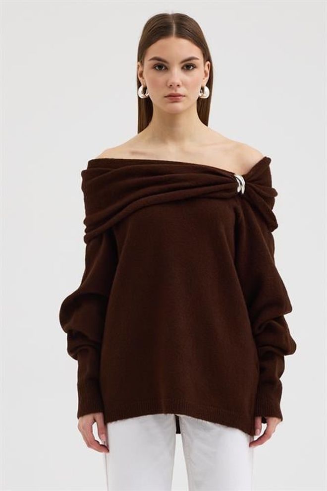Sobe Istanbul Brauner Pullover Mit Schulterfreiem Ausschnitt Und Langem Ärmel Großhandelskleidung Lässig
