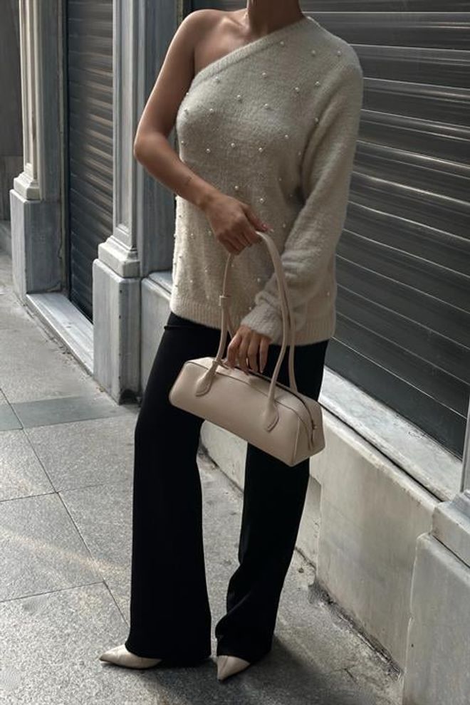 Sobe Istanbul White Oversized Fit Sweater With One Shoulder Neck Wholesale Clothing 5