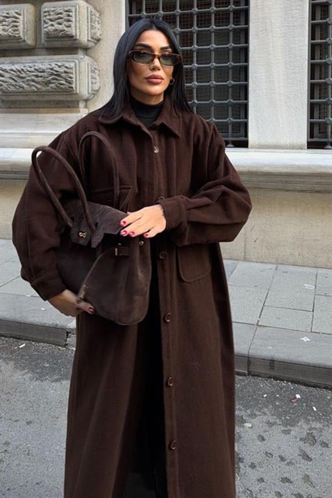 Sobe Istanbul Kahverengi Kaban – Oversize Düğmeli Uzun Shacket Toptan Giyim Sokak Tarzı