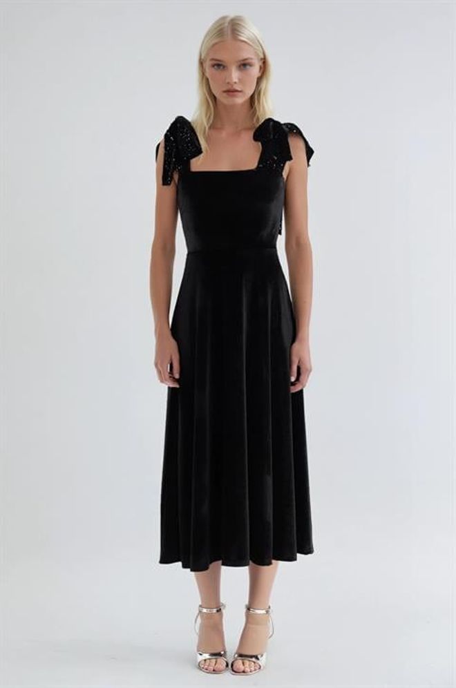 Sobe Istanbul Čierne Elegantné Šaty Áčkového Strihu So Štvorcovým Výstrihom Veľkoobchod s oblečením Vintage