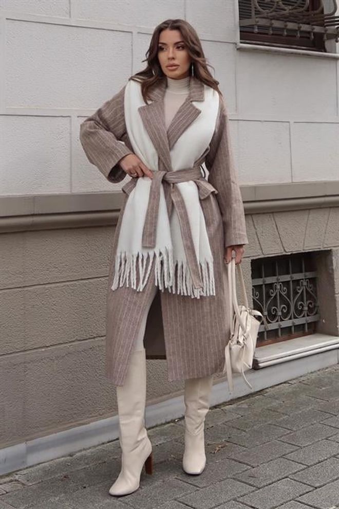 Sobe Istanbul Beige Elegante Wrapover Jas Met Gekerfde Kraag Groothandel Kleding Werk