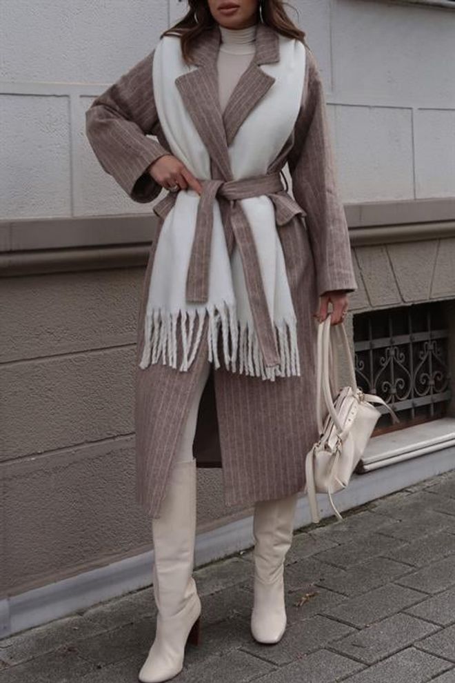 Sobe Istanbul Beige Elegante Wrapover Jas Met Gekerfde Kraag Groothandel Kleding Lounge