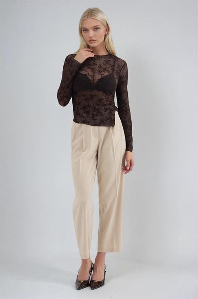 Sobe Istanbul بلوزة سوداء منقوشة بالأزهار بقصة ضيقة وأكمام طويلة ملابس بالجملة ربيع