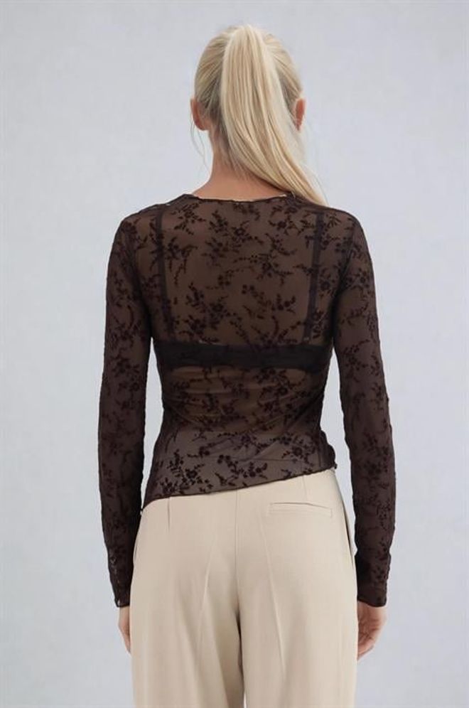 Sobe Istanbul بلوزة سوداء منقوشة بالأزهار بقصة ضيقة وأكمام طويلة ملابس بالجملة كوكتيل