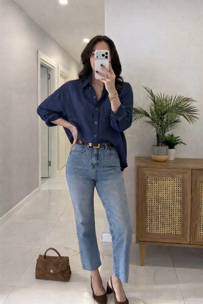 Sobe Istanbul Tamsiai Mėlyna Polo Apykaklės Marškiniai Su Oversized Siluetu Didmeninė prekyba drabužiais Kokteilinė