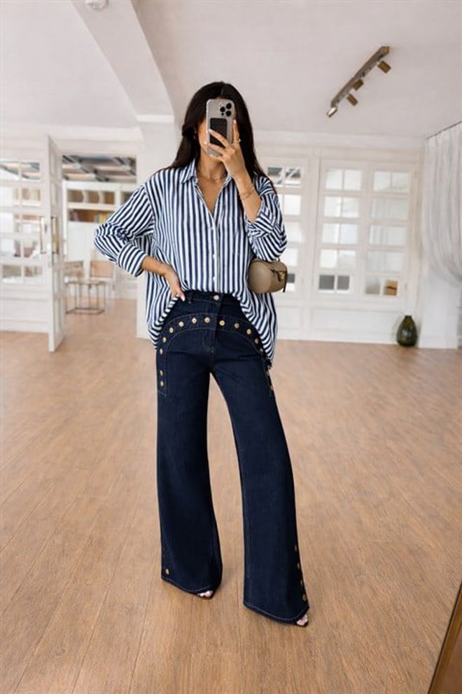 Sobe Istanbul Biela Pruhovaná Košeľa Vo Voľnom Strihu S Výstrihom Do V Veľkoobchod s oblečením Neformálny