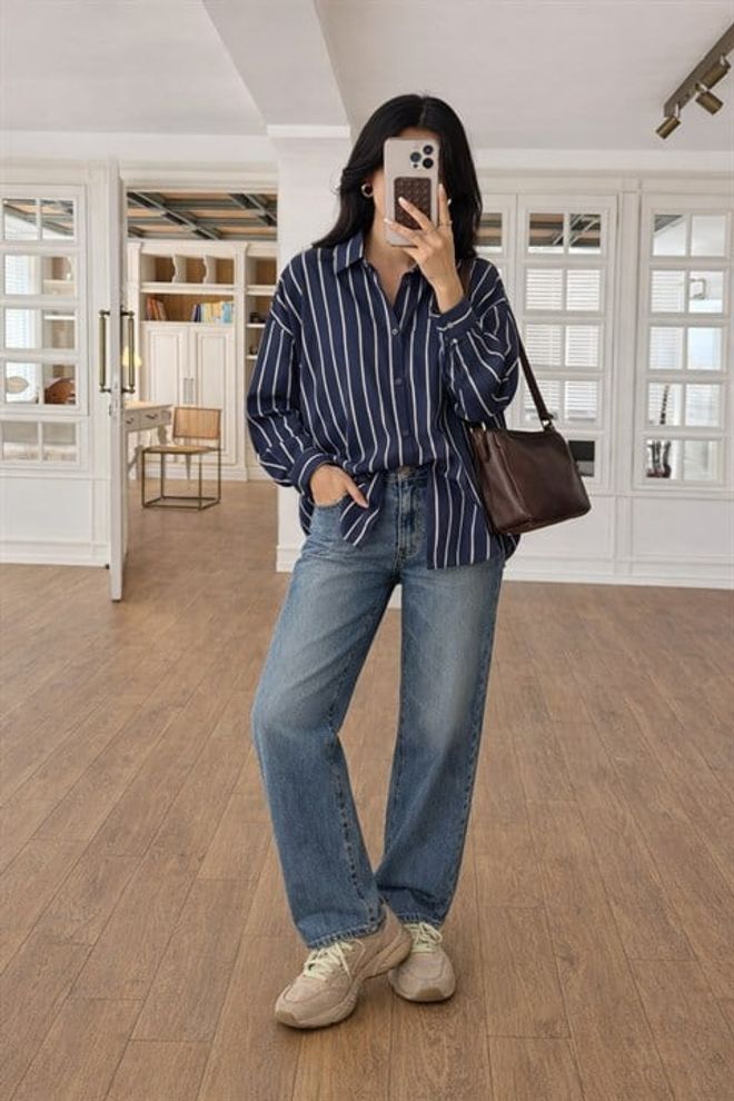 Sobe Istanbul Tamsiai Mėlyna Dryžuota Oversize Marškiniai Su Sagomis Didmeninė prekyba drabužiais Kokteilinė