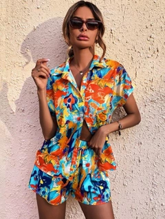 Una modella di abbigliamento all'ingrosso indossa 15661 - Patterned Set With Short and Shirt - Multicolored, vendita all'ingrosso turca di Abito di Sobe