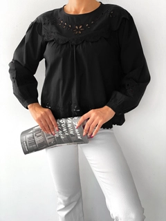 Модел на дрехи на едро носи 16579 - Blouse - Black, турски едро Блуза на Sobe