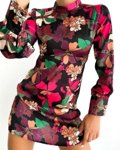 Ένα μοντέλο χονδρικής πώλησης ρούχων φοράει 16604 - Dress - Mix Color, τούρκικο Φόρεμα χονδρικής πώλησης από Sobe